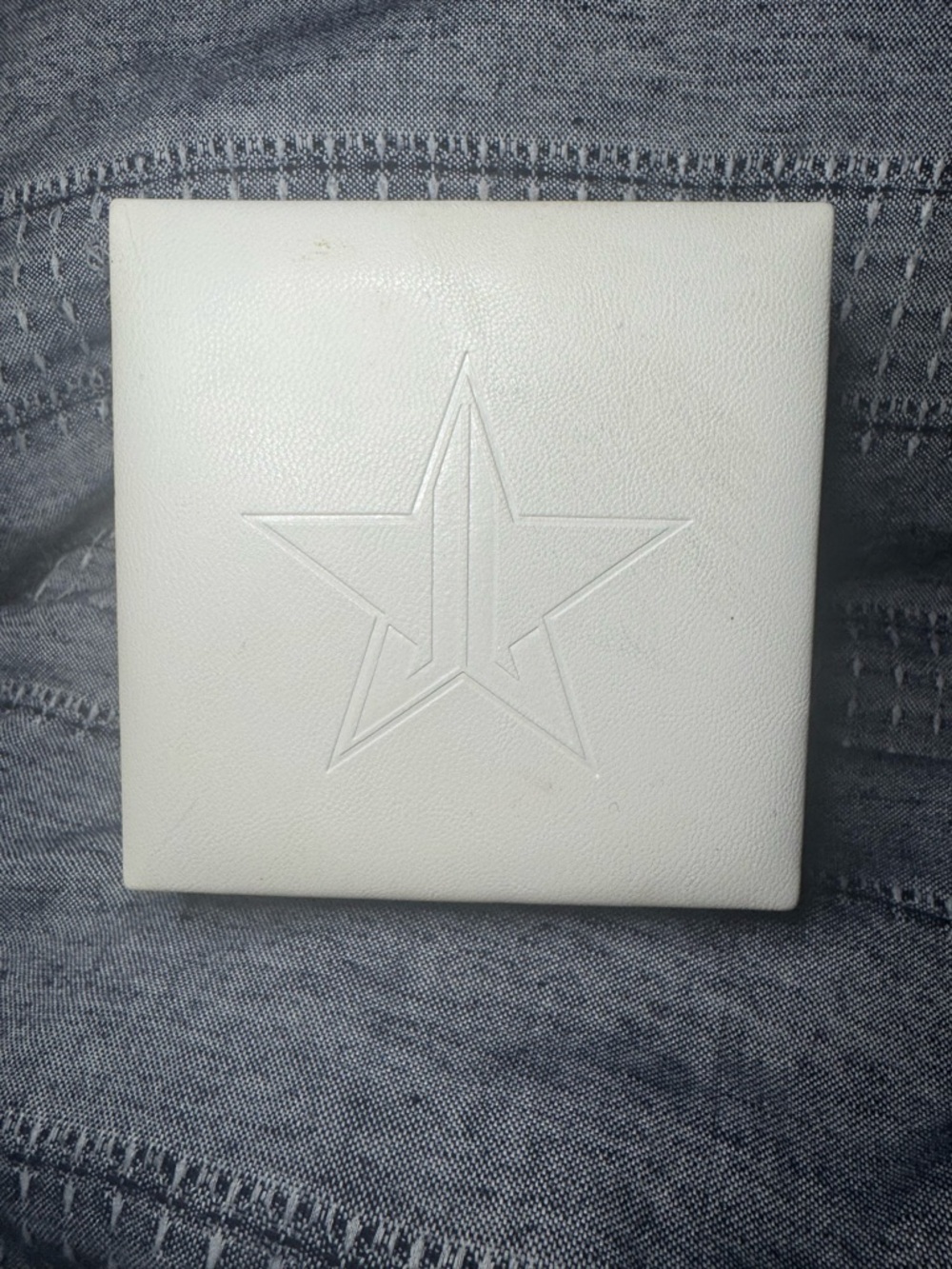 Jeffree Star Cosmetics Extreme Frost
Highlighting Powder Gag Me NEW IN BOX - Picture 7 of 8